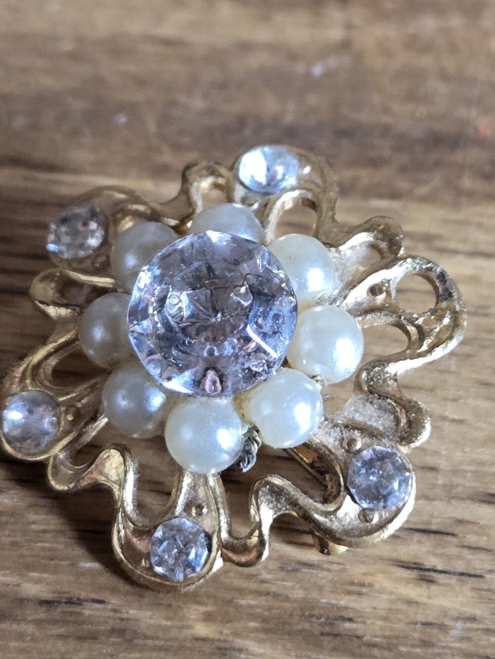Vintage Gold Tone Faux Pearl Rhinestone Floral Brooch Pin 1" VB000005